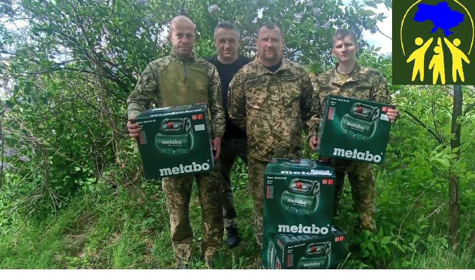 Фонд Василя Костюка передав допомоги для армії на 2,5 мільйона гривень за пів року 2 Фонд Василя Костюка передав допомоги для армії на 2,5 мільйона гривень за пів року