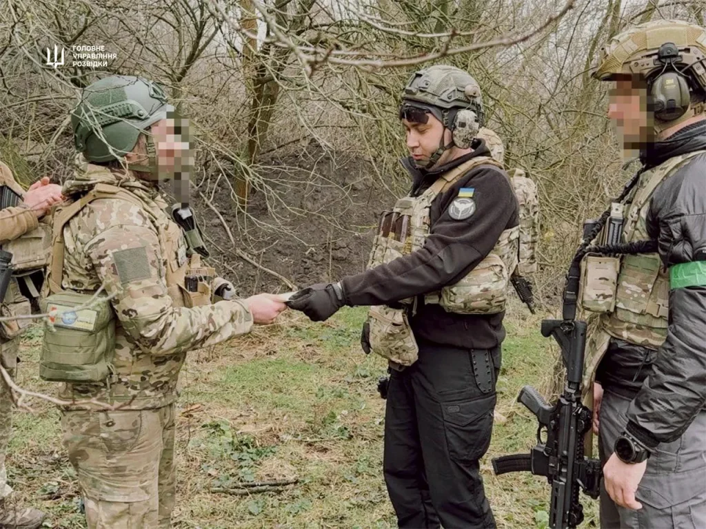 За хоробрість у боях з окупантами - Кирило Буданов на фронті відзначив “Спецпідрозділ Тимура” 2 За хоробрість у боях з окупантами - Кирило Буданов на фронті відзначив “Спецпідрозділ Тимура”