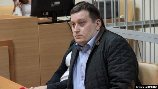 Посадовиця прокуратури Київщини Тетяна Хальзєва не декларує витрат на дороге навчання сина. Її чоловік Сергій Хальзєв, якого затримували на хабарі, також намагається стати прокурором 4 Посадовиця прокуратури Київщини Тетяна Хальзєва не декларує витрат на дороге навчання сина. Її чоловік Сергій Хальзєв, якого затримували на хабарі, також намагається стати прокурором