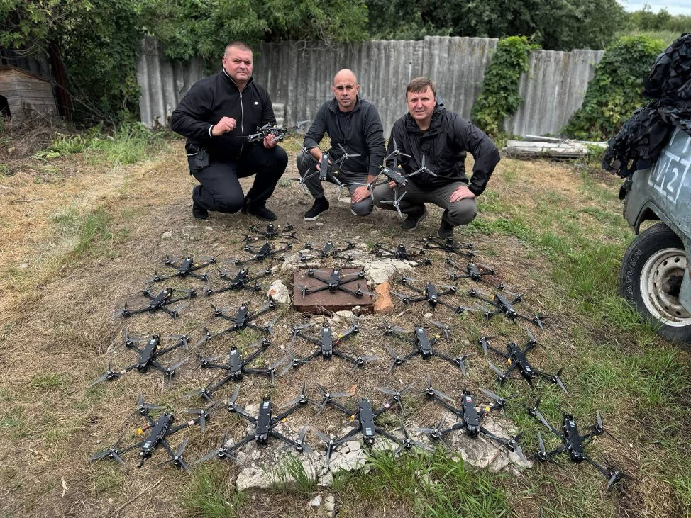 Фонд "Куємо Перемогу Разом" з початку року передав допомоги військовим на 4 мільйони гривень 2 Фонд "Куємо Перемогу Разом" з початку року передав допомоги військовим на 4 мільйони гривень