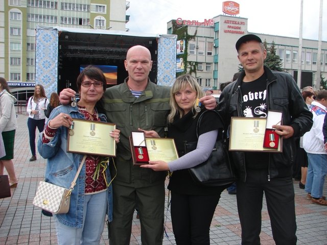 Засуджений за бандитизм та непокору у колонії Віталій Павлов заснував інформаційне агентство, за допомогою якого відбілює репутацію корупціонерки Олени Хотенко 4 Засуджений за бандитизм та непокору у колонії Віталій Павлов заснував інформаційне агентство, за допомогою якого відбілює репутацію корупціонерки Олени Хотенко