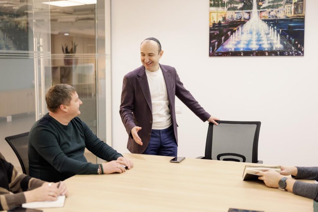 Цифрова трансформація дистрибуції: як Фелікс Черток модернізує український бізнес 2 Цифрова трансформація дистрибуції: як Фелікс Черток модернізує український бізнес