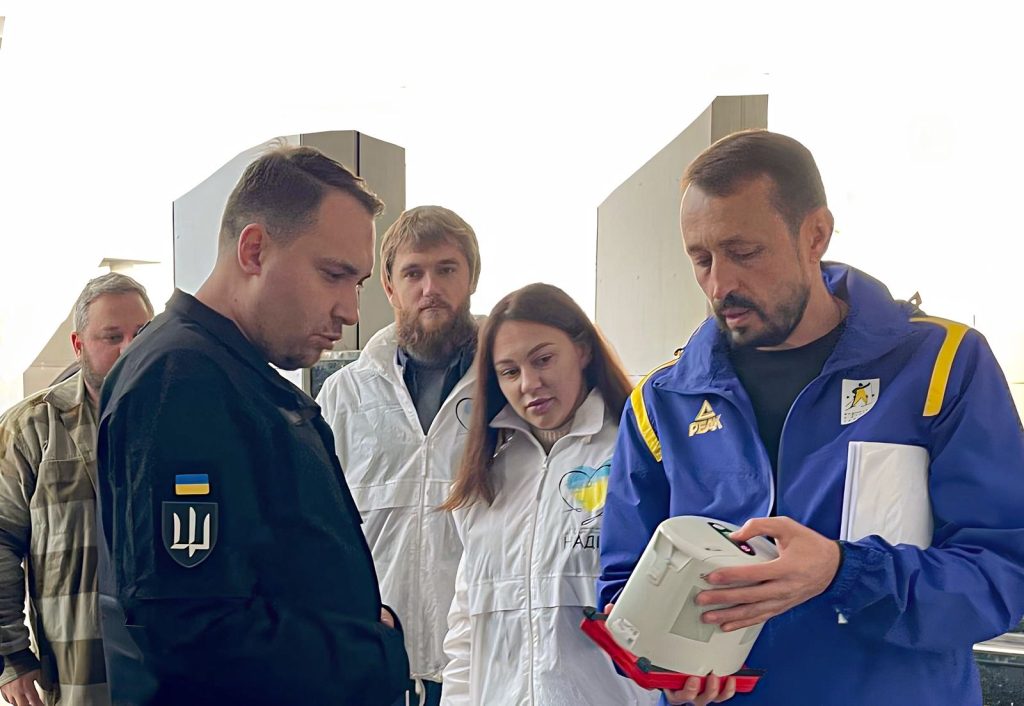 315 апаратів Easy Pulse для реанімації поранених: допомога фронту від фонду «Надія», Валерія Дубіля та Олексія Омельяненка